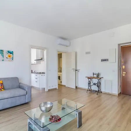 Domusmi Benedetto Marcello-28 Apartment