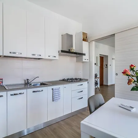 Apartment Domusmi Benedetto Marcello-28 Milan